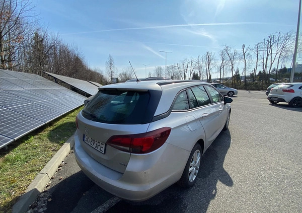 Opel Astra cena 27000 przebieg: 122500, rok produkcji 2019 z Łazy małe 154